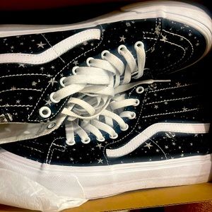 Womens 9.5 black and white star vans worn once. Like new